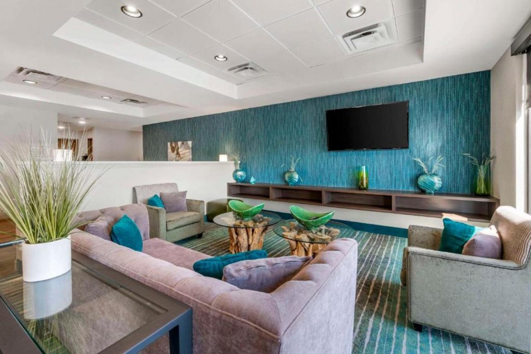 Comfort Inn & Suites Clarksville - Louisville North 8/69