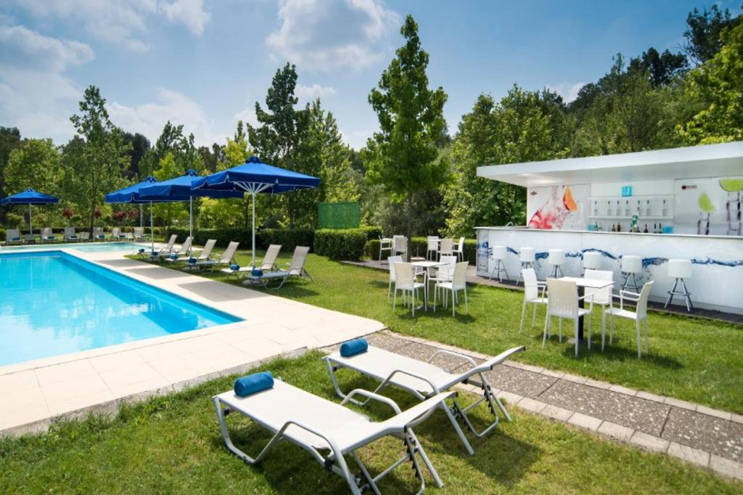 Mak Albania Hotel 32/64