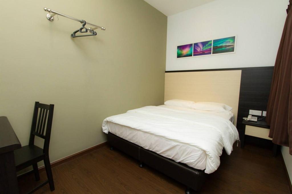Aurora Boutique Hotel 7/25