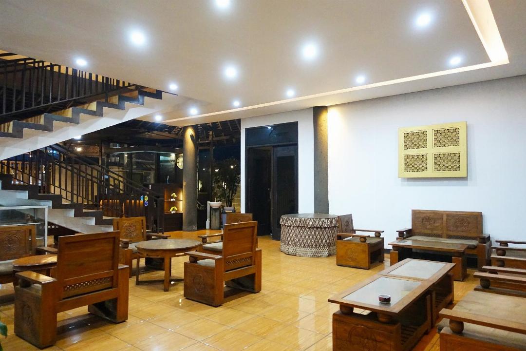 Saung Balibu Hotel 17/68