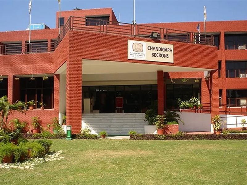 Hotel Chandigarh Beckons 1/10
