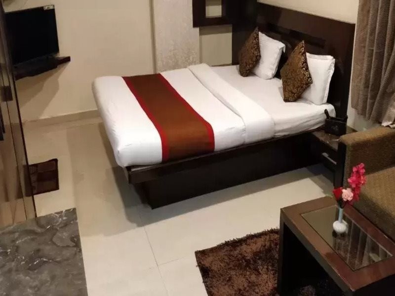 Hotel Apna Avenue 12/20