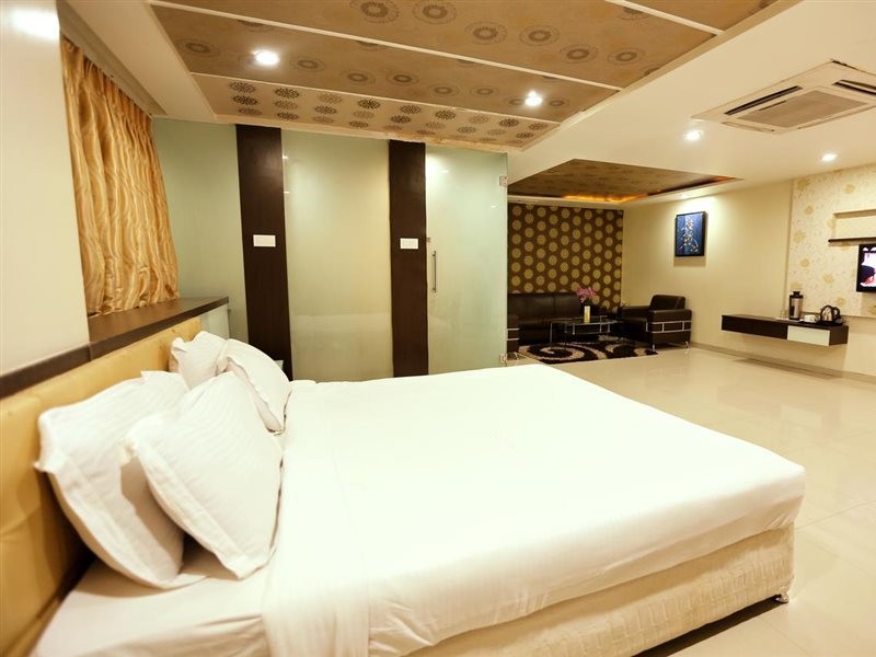 HOTEL SITARA GRAND LB NAGAR 14/26