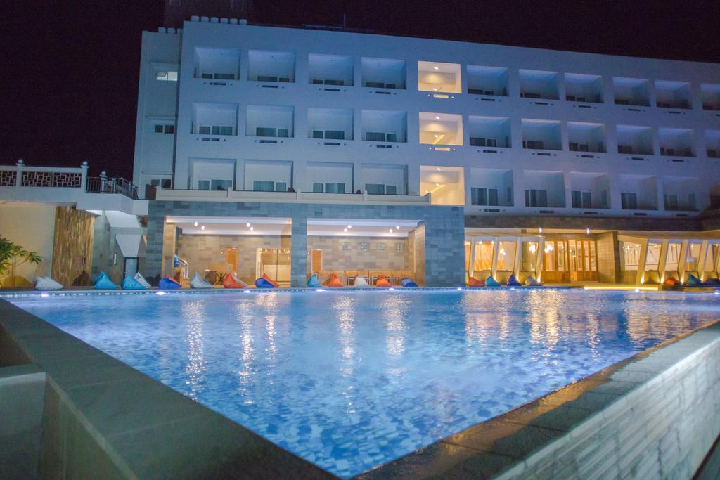 Pollos Hotel & Gallery Rembang 22/37