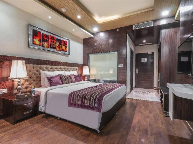 HOTEL SAVVY GRAND 4/6