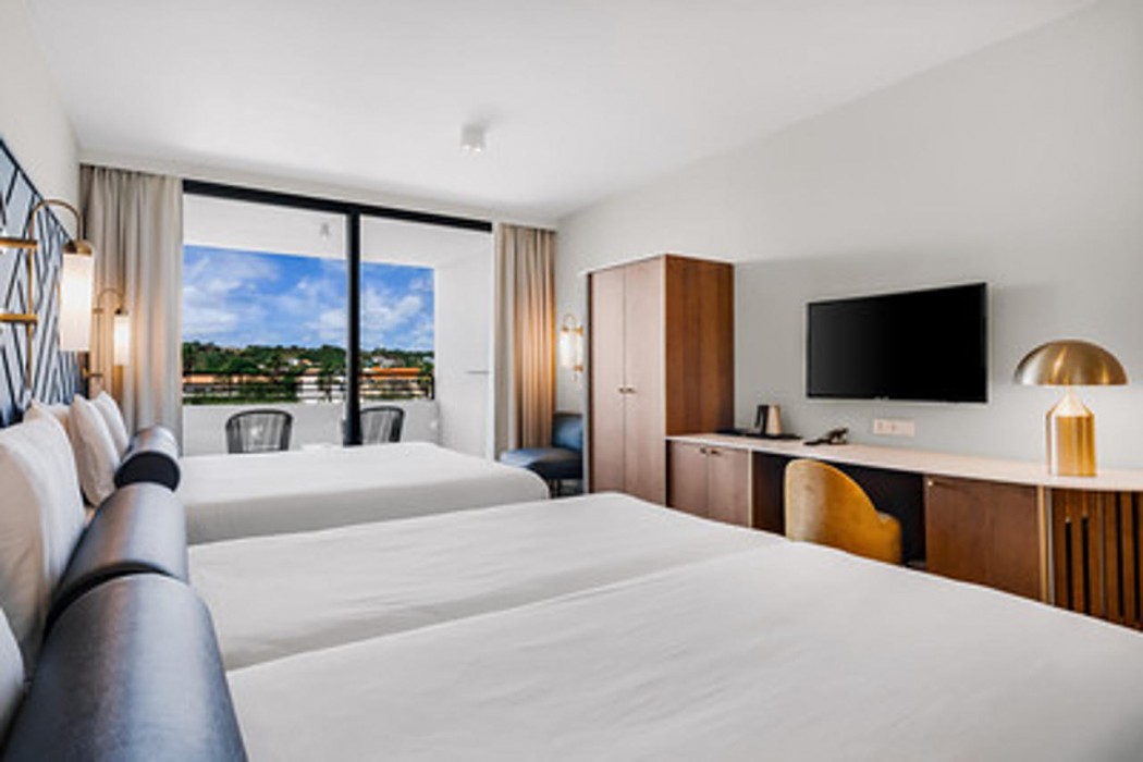 Mangrove Beach Corendon Curacao All-Inclusive Resort, Curio by Hilton 24/83