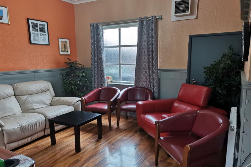 OYO Swan Inn, Heathrow Airport 6/31