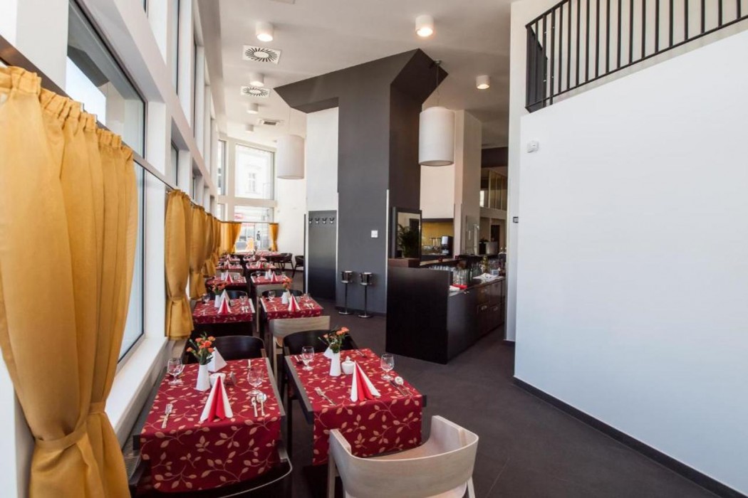Hotel 99 24/61