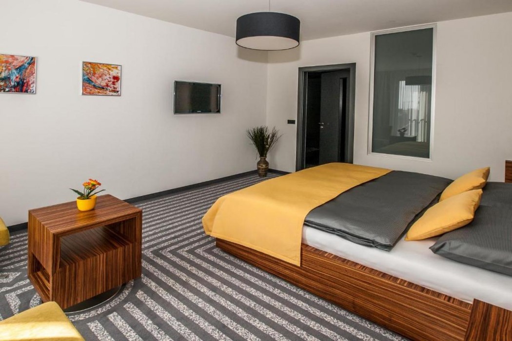 Hotel 99 15/61