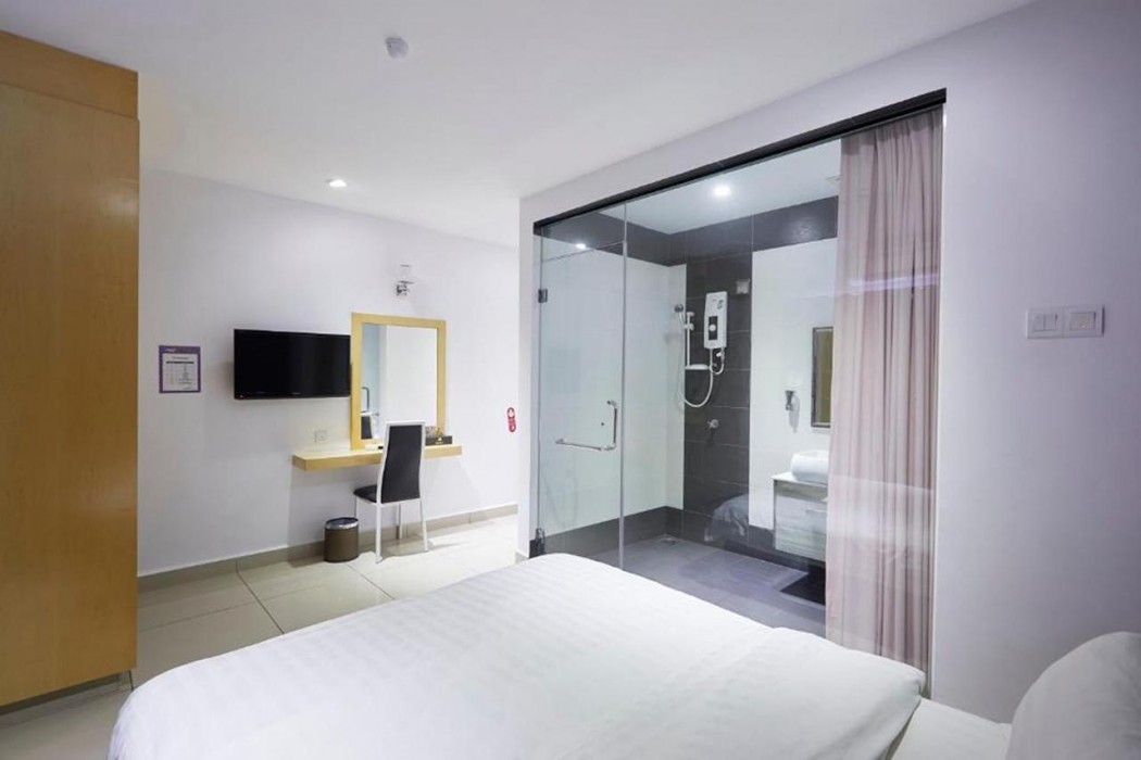 East Sun Hotel by ZUZU 50/91