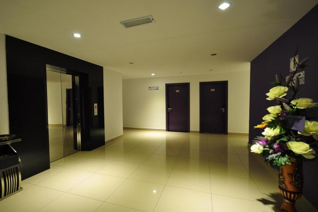 East Sun Hotel by ZUZU 59/91