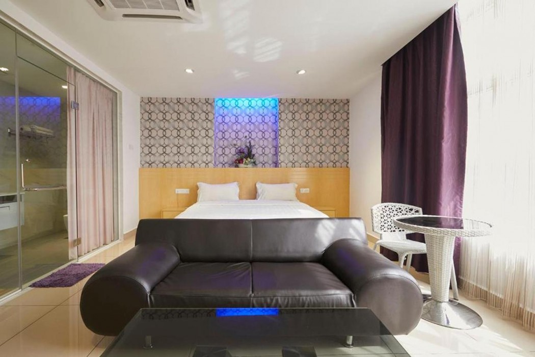 East Sun Hotel by ZUZU 44/91