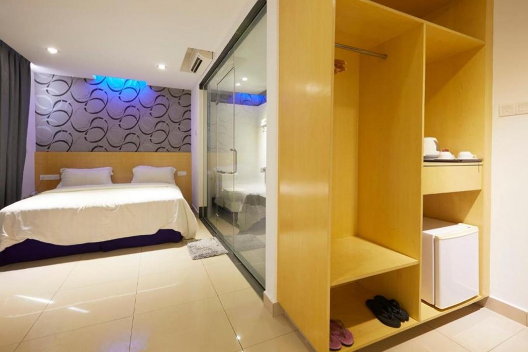 East Sun Hotel by ZUZU 21/91