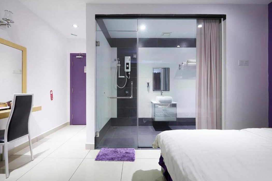 East Sun Hotel by ZUZU 53/91