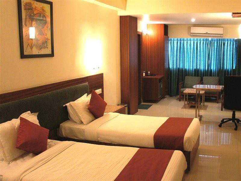 Hotel Raj Towers 7/11