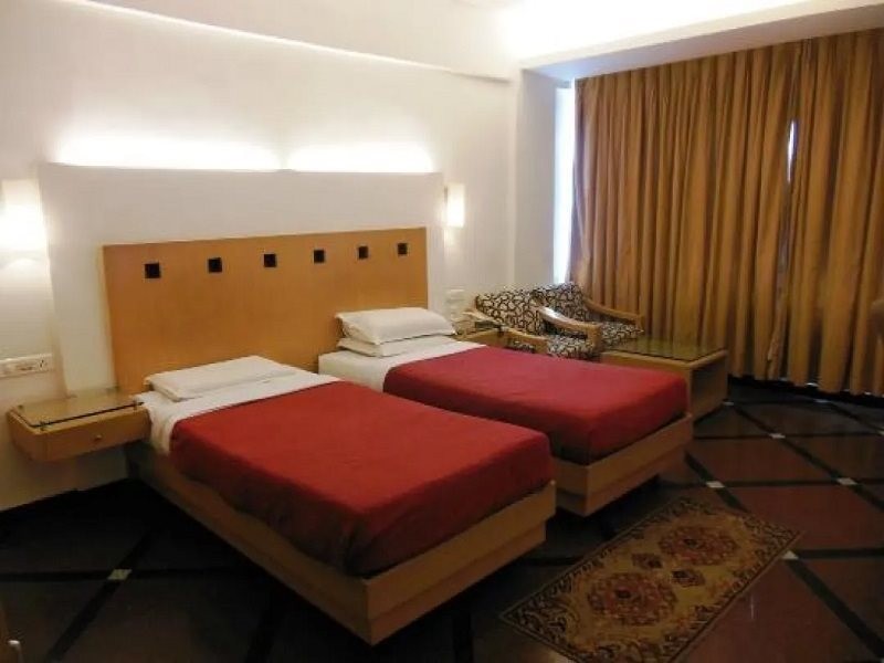 Hotel Ilapuram 2/4
