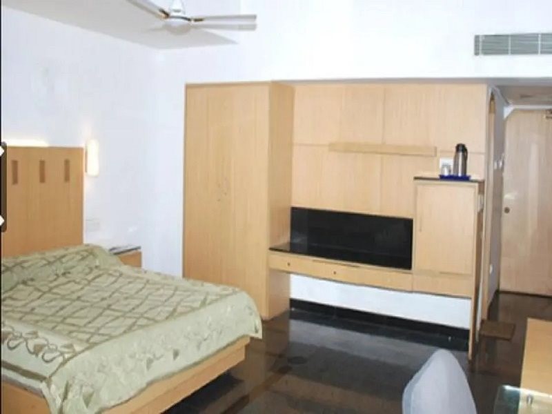 Hotel Ilapuram 3/4