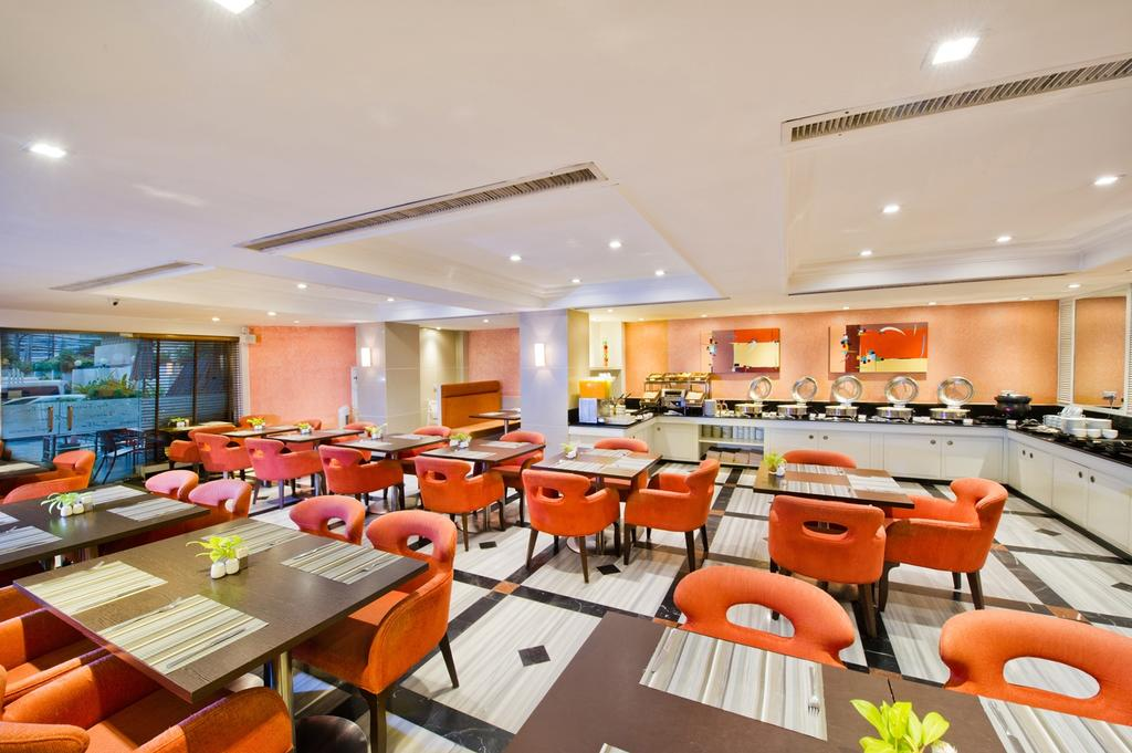 Court Wing Hotel Sukhumvit Bangkok 20/54