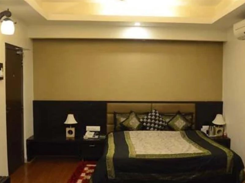 Hotel Pearl Regency 12/15