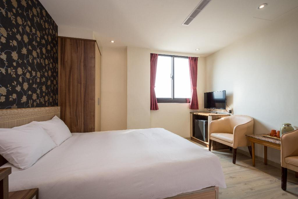 Yadi Hotel 11/53