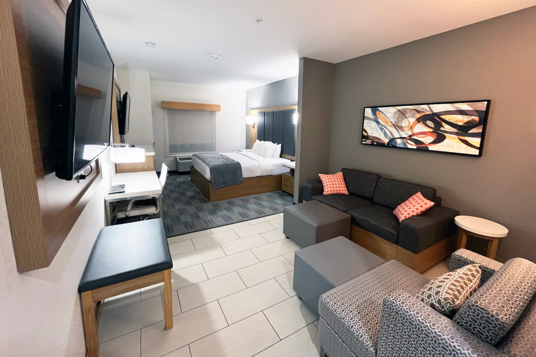 La Quinta Inn & Suites by Wyndham Coralville Iowa City 23/47