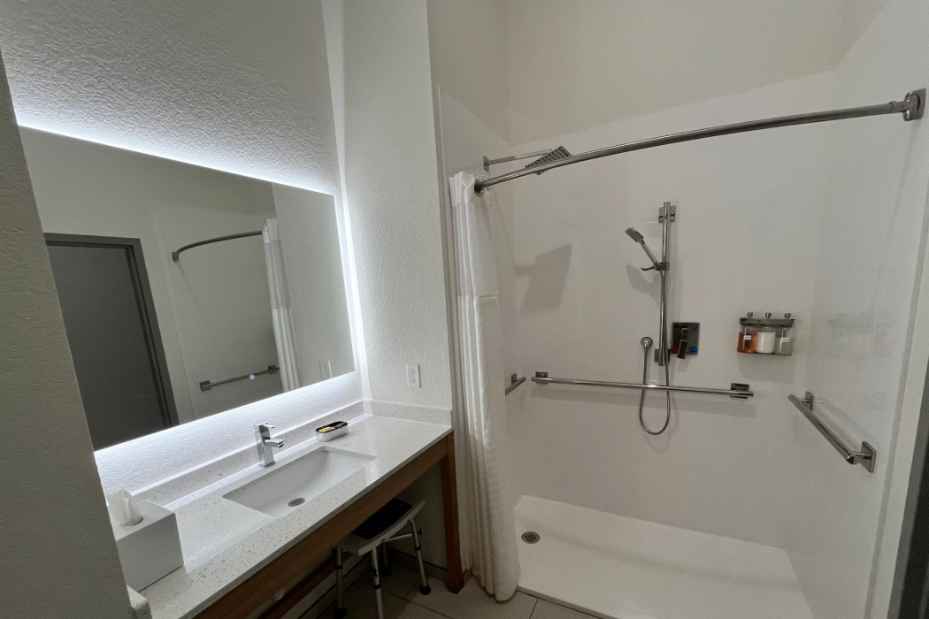 La Quinta Inn & Suites by Wyndham Coralville Iowa City 10/47