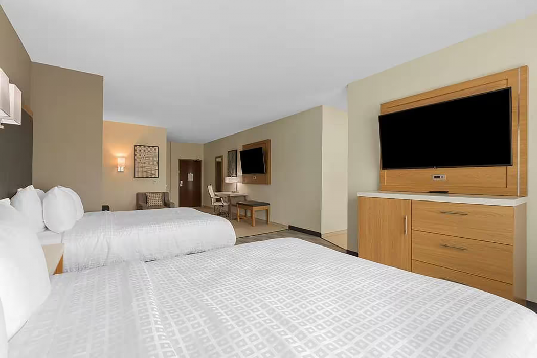 La Quinta Inn & Suites by Wyndham Coralville Iowa City 21/47
