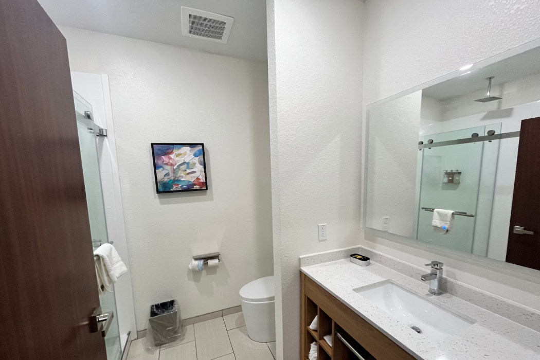 La Quinta Inn & Suites by Wyndham Coralville Iowa City 12/47