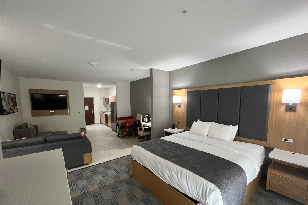 La Quinta Inn & Suites by Wyndham Coralville Iowa City 17/47