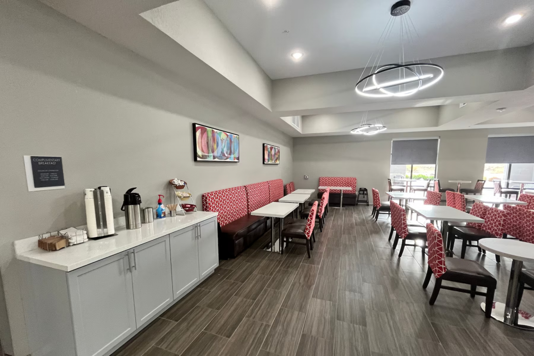 La Quinta Inn & Suites by Wyndham Coralville Iowa City 25/47