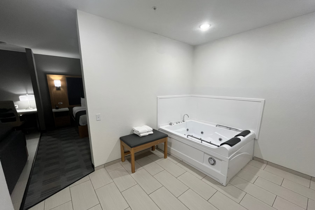 La Quinta Inn & Suites by Wyndham Coralville Iowa City 15/47