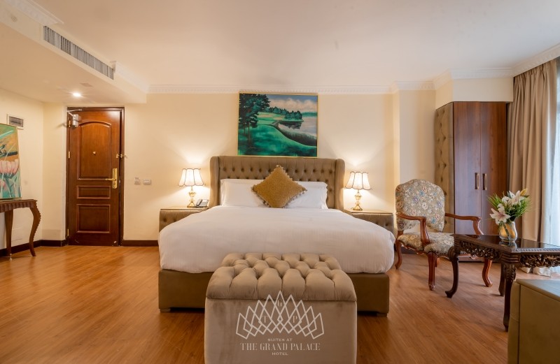 The Grand Palace Hotel 47/97