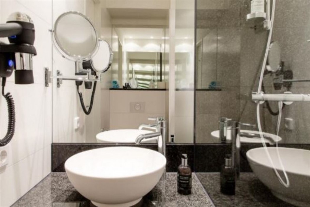Motel One Amsterdam-Waterlooplein 11/27