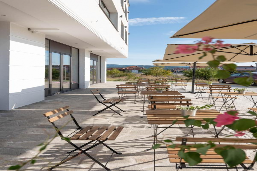 Aloha Hotel Nis in Pantelej
