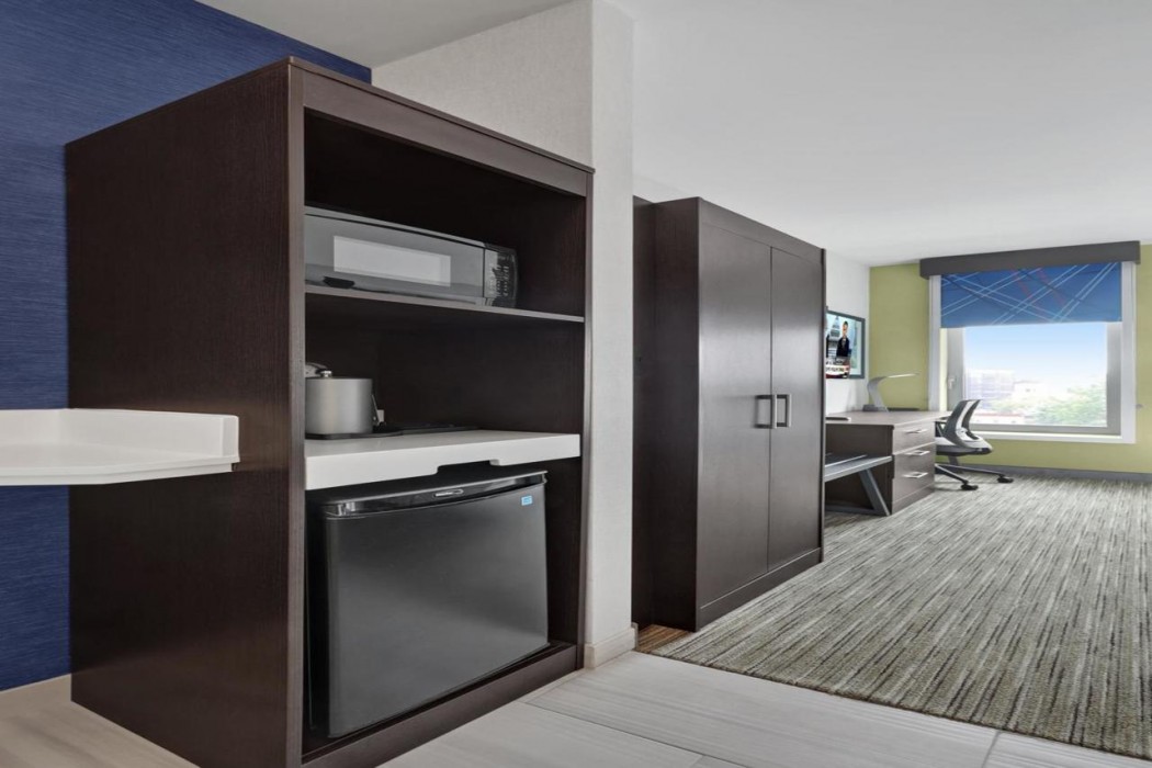 Hotel 1200 13/44