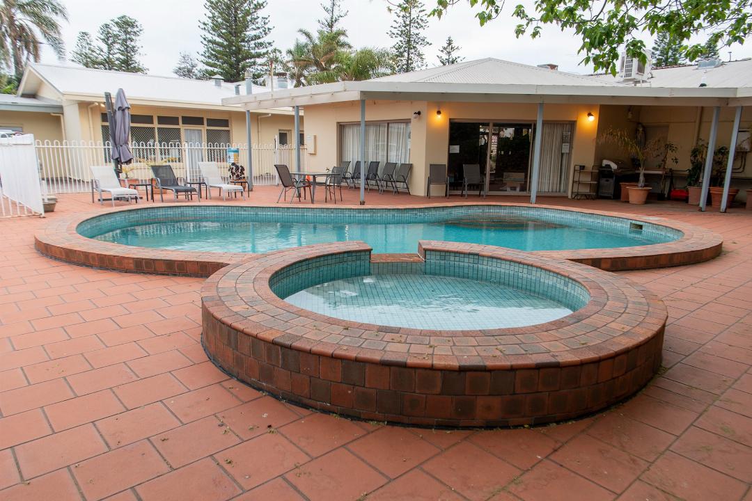 Glenelg Motel 11/34