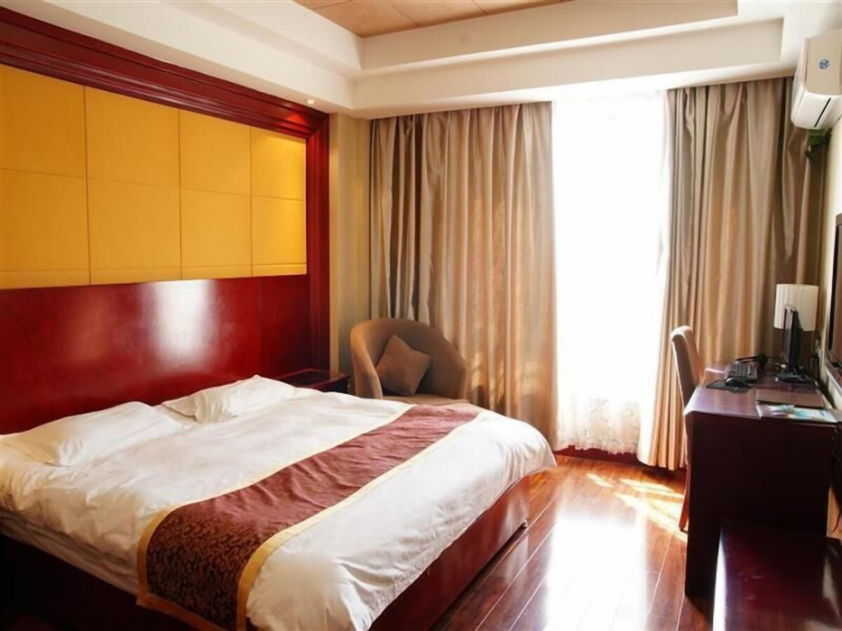 GreenTree Inn Jiuquan Century Plaza Hotel 34/68