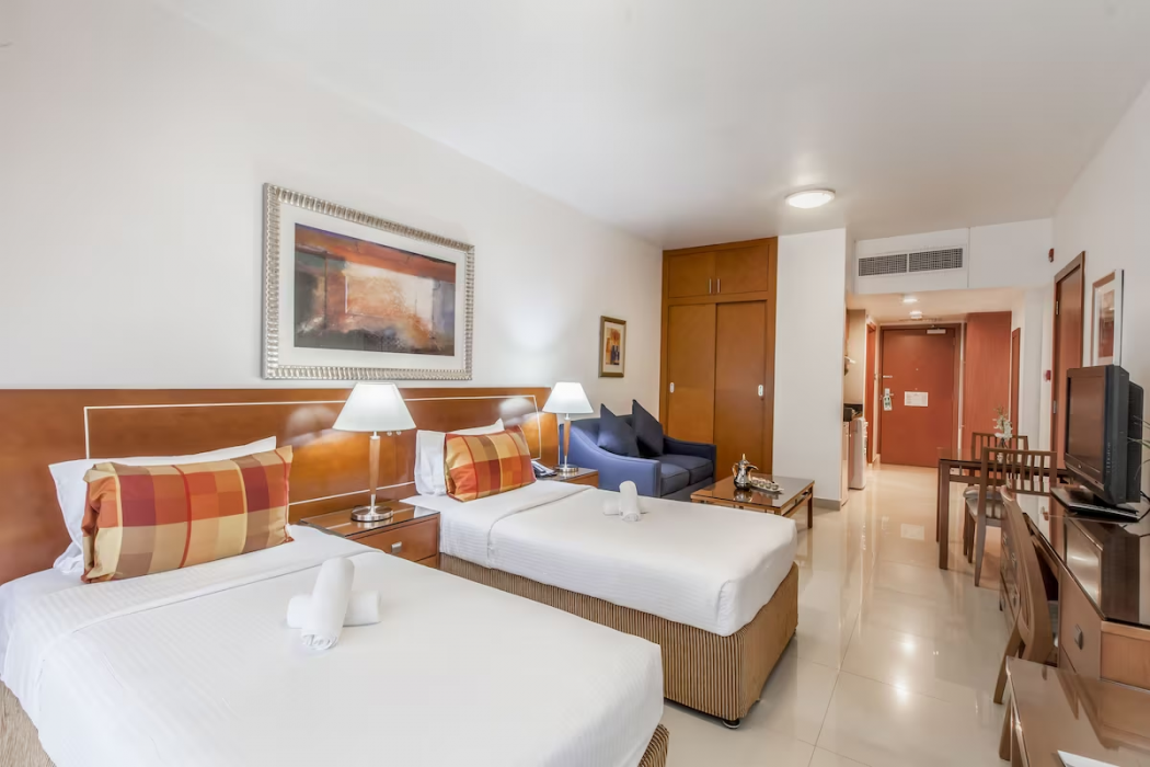 Golden Sands Hotel Apartments 3-5-10 11/73