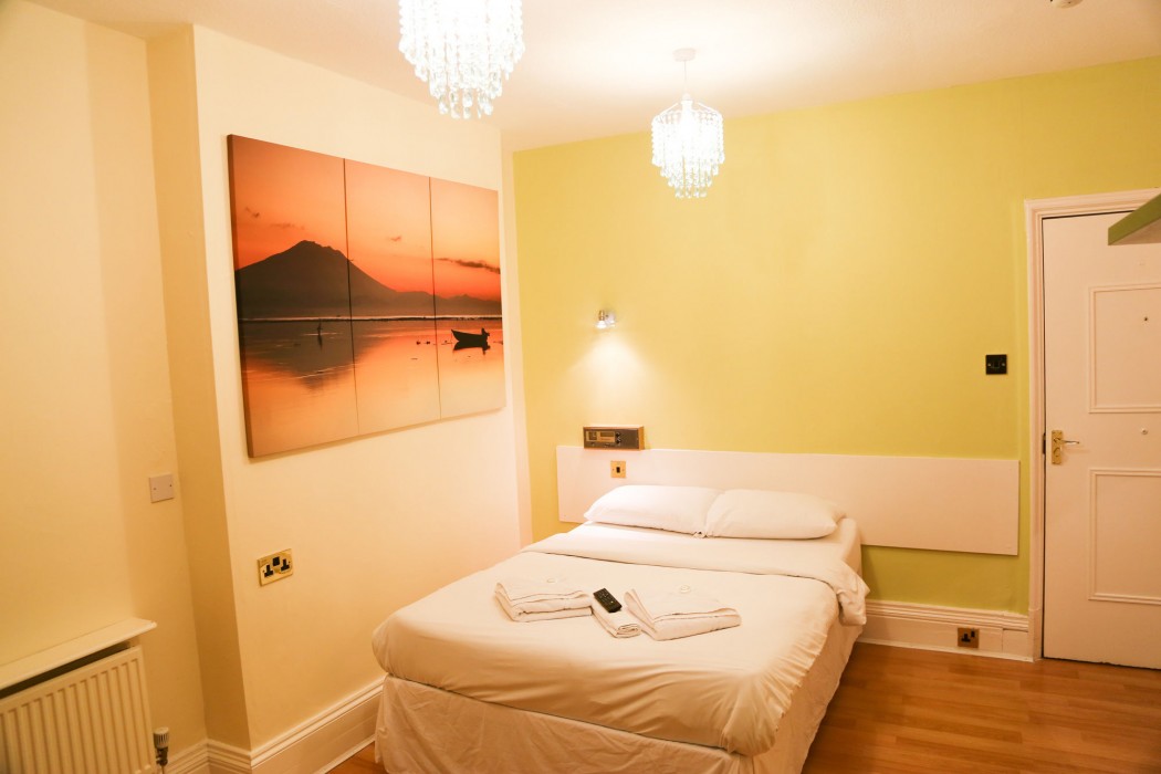 Croft Hotel 33/60
