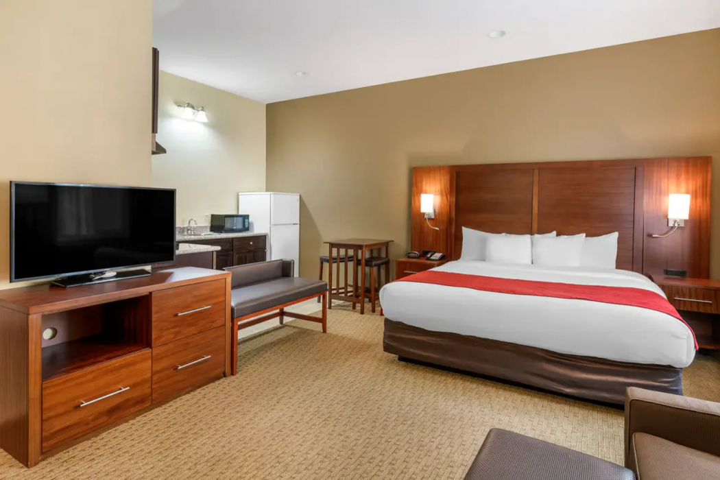 Comfort Suites Eugene University, OR 11/24