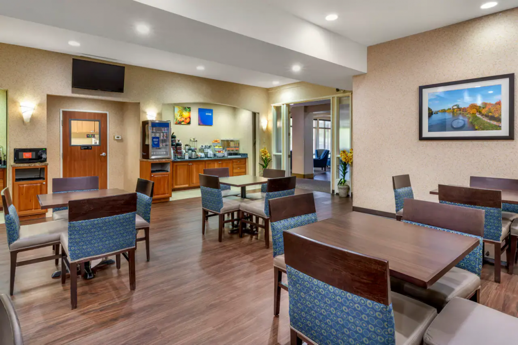 Comfort Suites Eugene University, OR 15/24