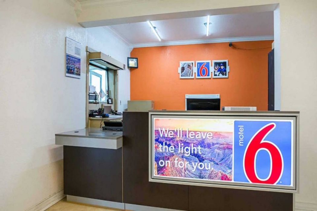 Lobby at Motel6 Brinkley, AR, BRINKLEY - AR