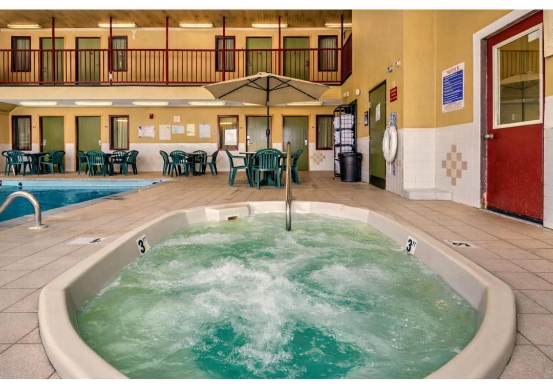 Fireside Inn & Suites 61/88