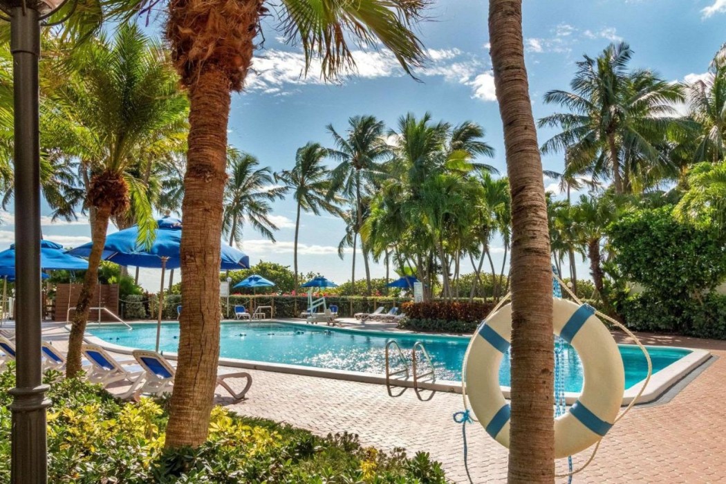 Radisson Resort Miami Beach 13/21