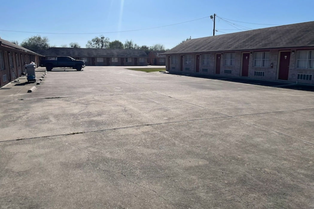 Lakeside Inn & Suites by OYO Mathis I 37 12/16