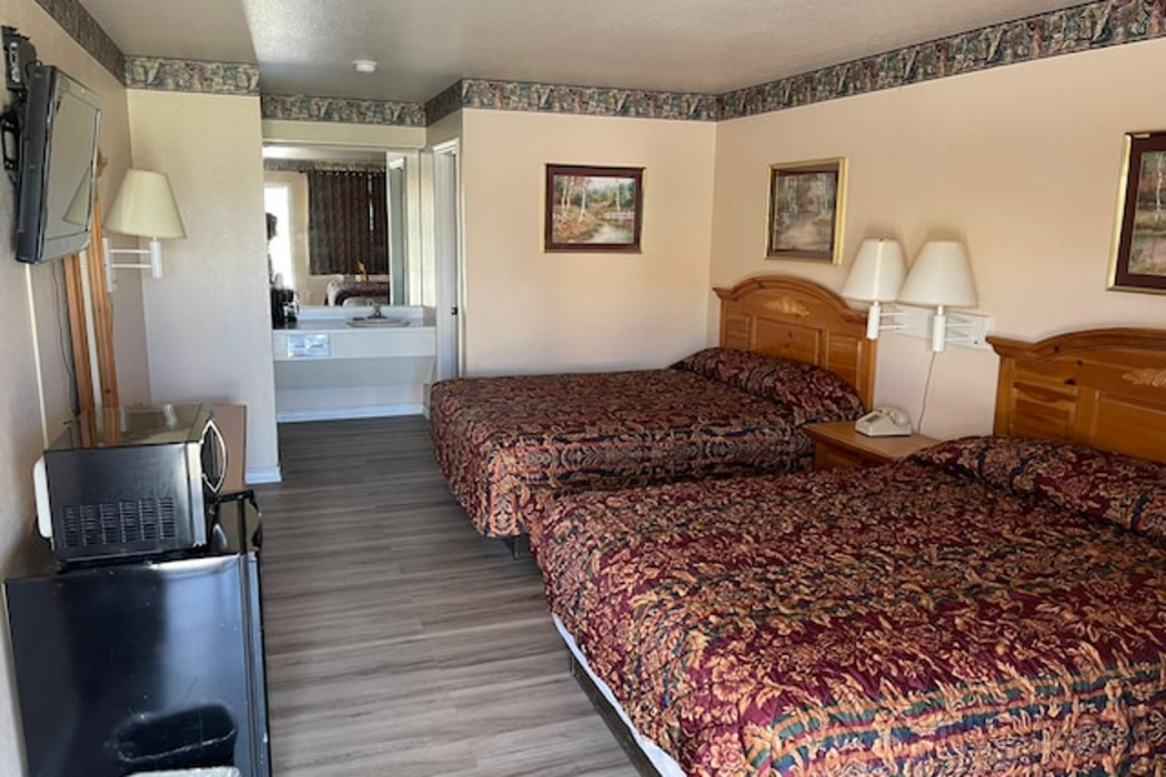 Lakeside Inn & Suites by OYO Mathis I 37 8/16