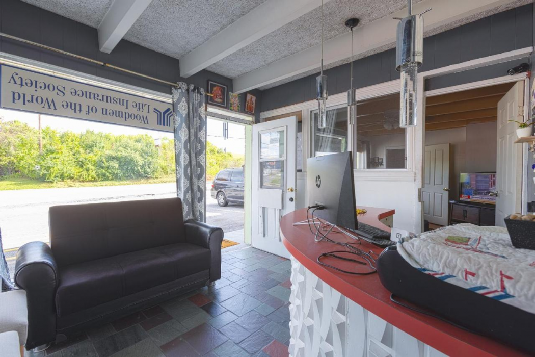Sonrise Inn Lincoln Hwy By OYO 10/57