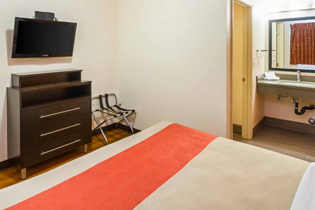 Motel6 Hesperia, CA - East 11/34