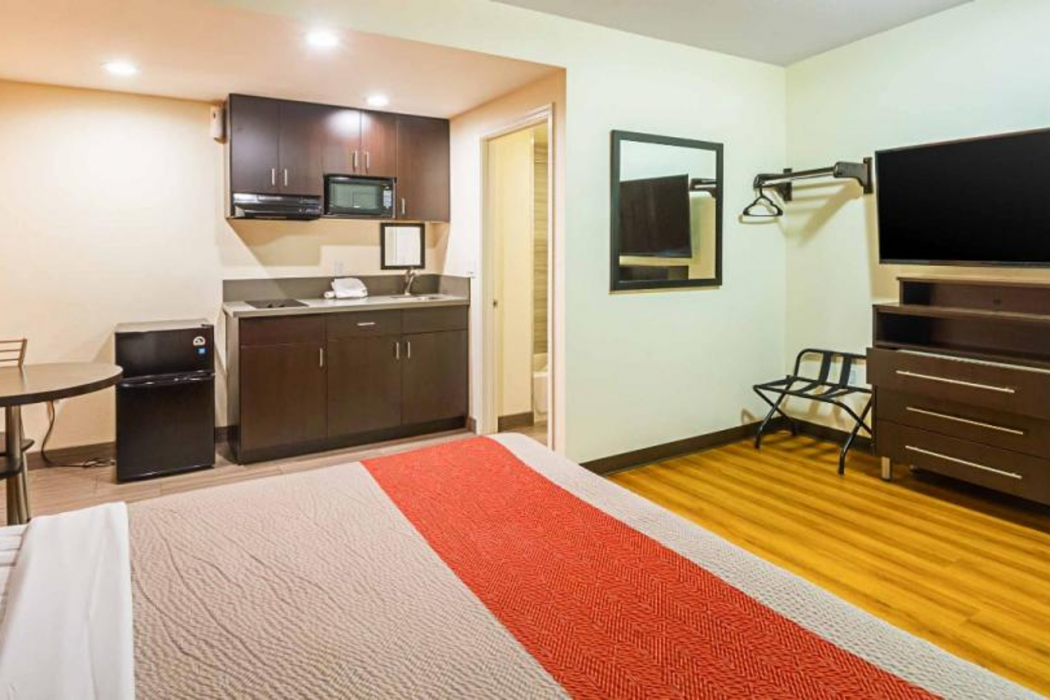Motel6 Hesperia, CA - East 15/34