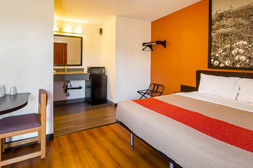 Motel6 Hesperia, CA - East 9/34